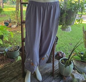 E-Retro Gray Elastic Waist Baggy Pant With Floral Embroidery At Hem